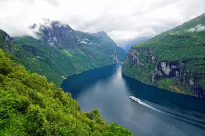 Cruise vessel on norvegian fjordd 